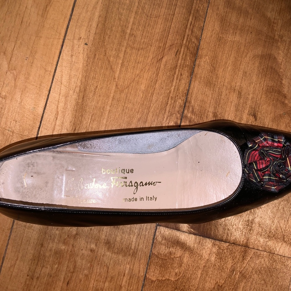 VINTAGE FERRAGAMO FLATS! - Picture 2 of 6